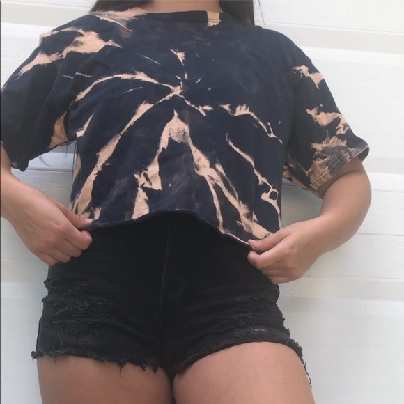 Bleach dye tshirt - Picture 2 of 2